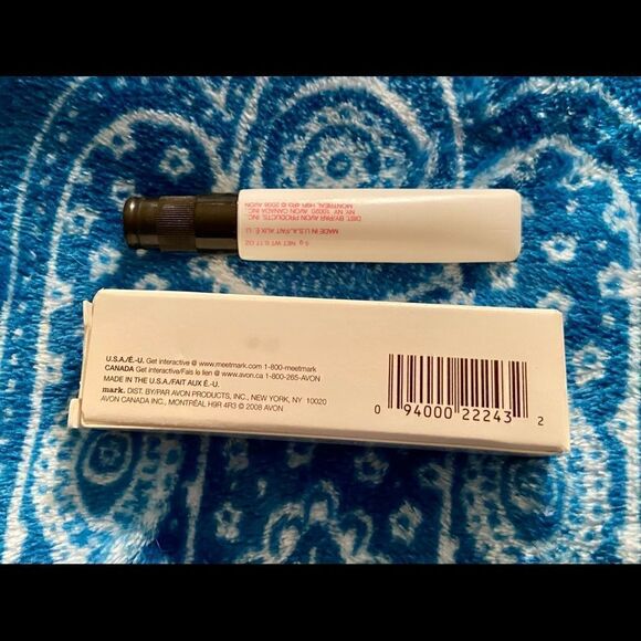 Avon Mark Kiss Dry Goodbye Bilberry Myrtille Lip - Picture 2 of 3